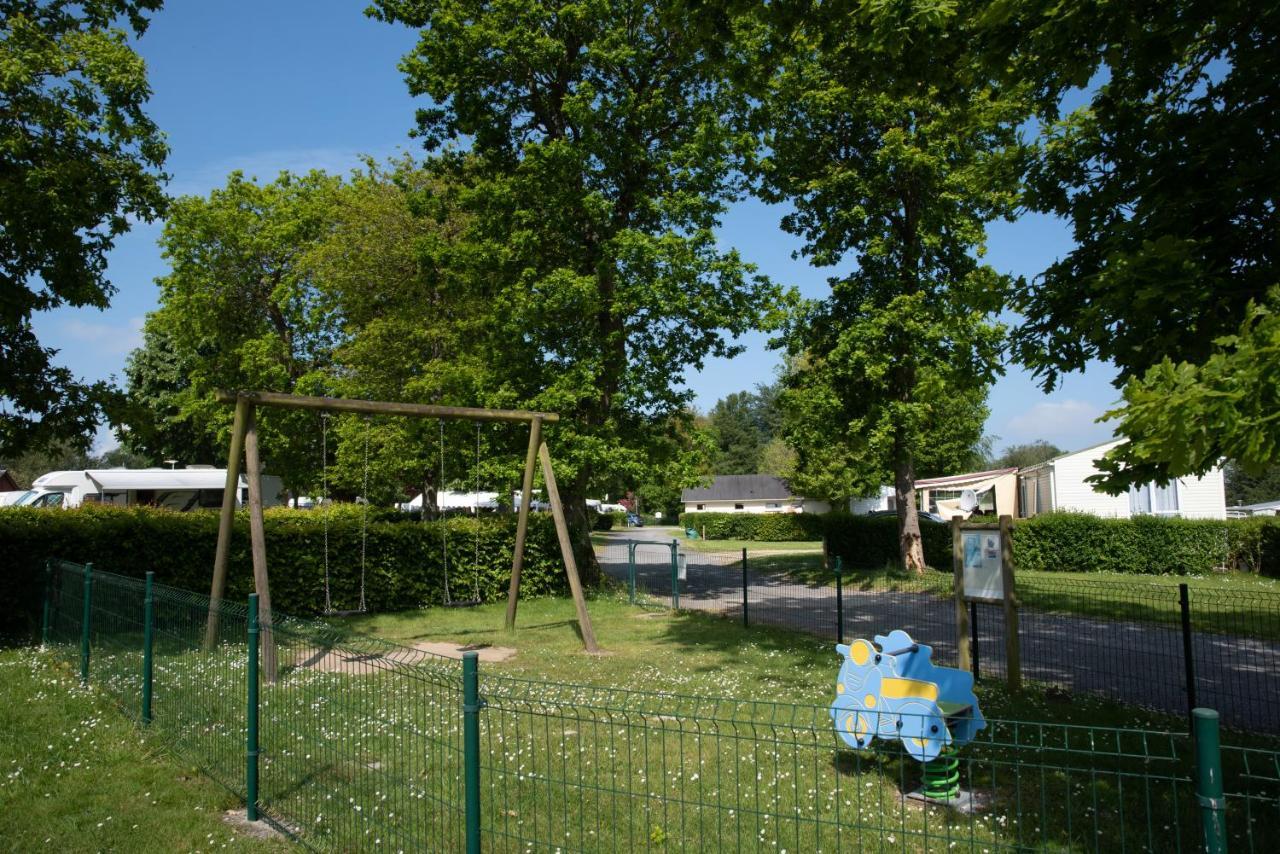 Camping Les Falaises De Toussaint Exteriör bild
